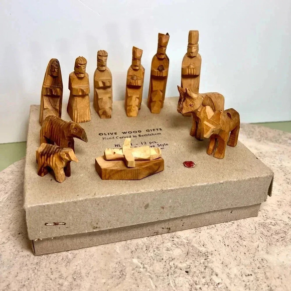 Olive handcrafted Wood Nativity Set, 12 pcs, Brown made in Israel - Picture 5 of 14